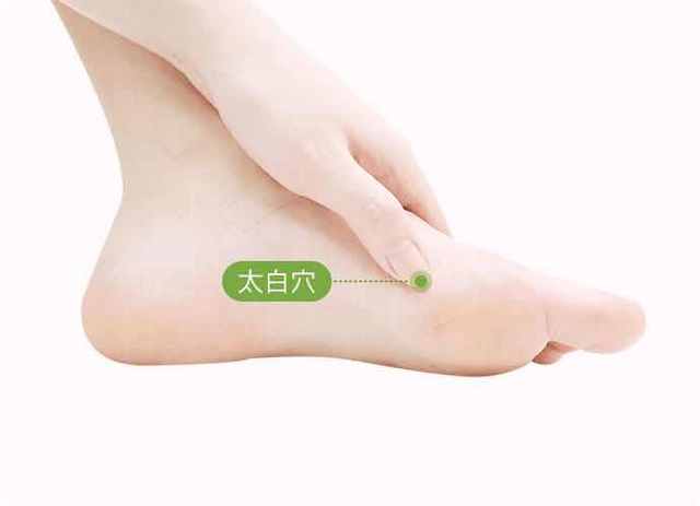 灸天突的功效_艾灸天突准确位置图和功效_天突的准确位置图小儿艾灸